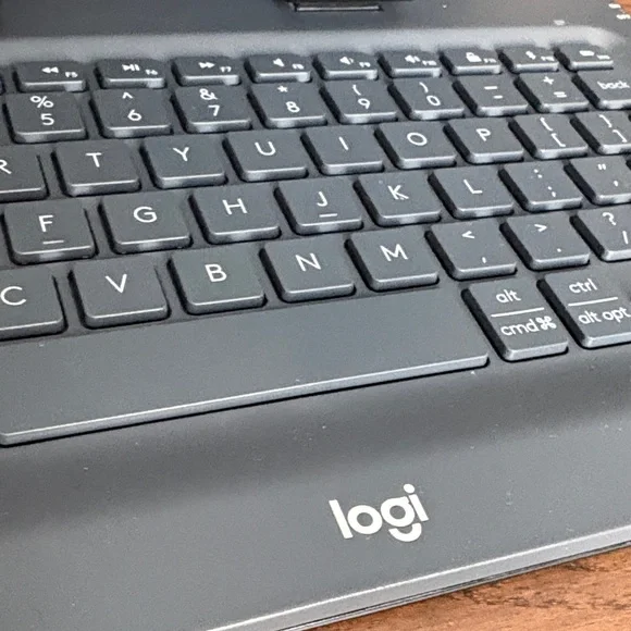 Logitech - Gray Keyboard Folio - Picture 3 of 7